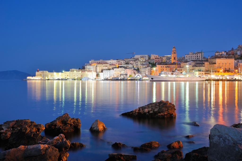 Апартаменты Cento Passi Dal Mare Гаэта Номер фото